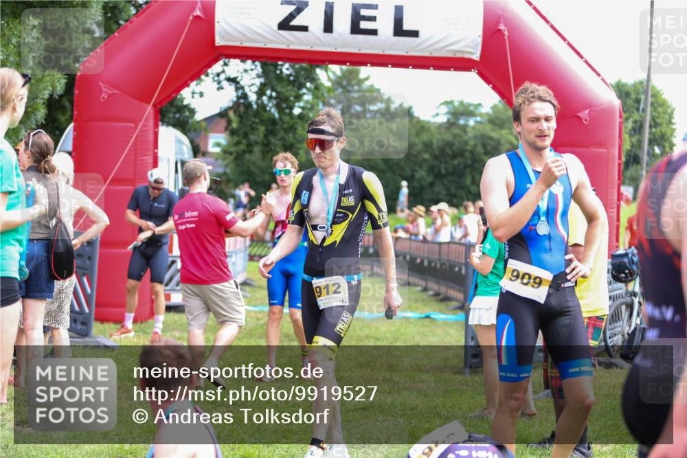 21.06.2026 - 29. Vierlanden-Triathlon Andreas Tolksdorf http://msf.ph/oto/9919527 21.06.2026 12:51:29 Ziel 661, 918 meine-sportfotos.de