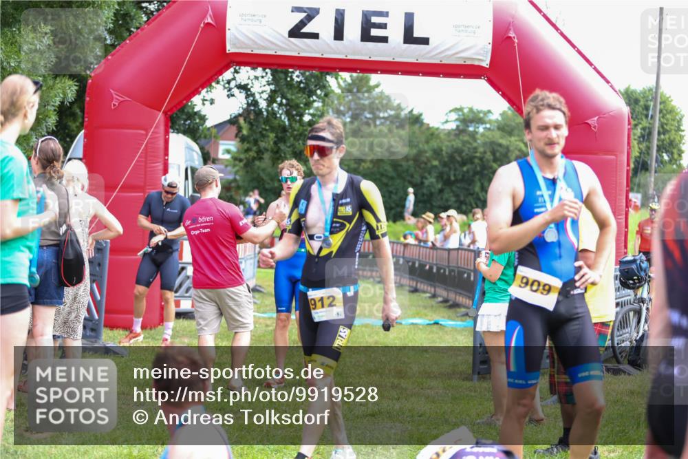 21.06.2026 - 29. Vierlanden-Triathlon Andreas Tolksdorf http://msf.ph/oto/9919528 21.06.2026 12:51:29 Ziel 661, 918 meine-sportfotos.de