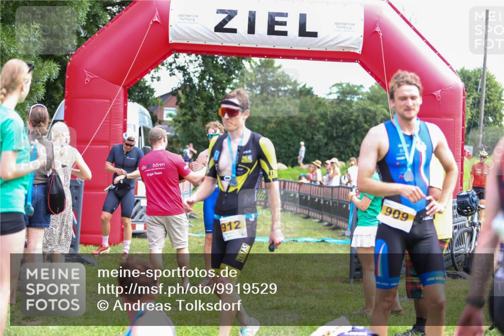 21.06.2026 - 29. Vierlanden-Triathlon Andreas Tolksdorf http://msf.ph/oto/9919529 21.06.2026 12:51:29 Ziel 661, 918 meine-sportfotos.de
