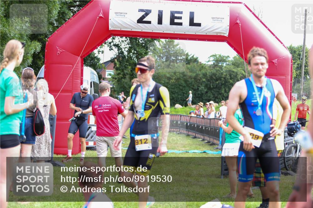 21.06.2026 - 29. Vierlanden-Triathlon Andreas Tolksdorf http://msf.ph/oto/9919530 21.06.2026 12:51:29 Ziel 661, 918 meine-sportfotos.de