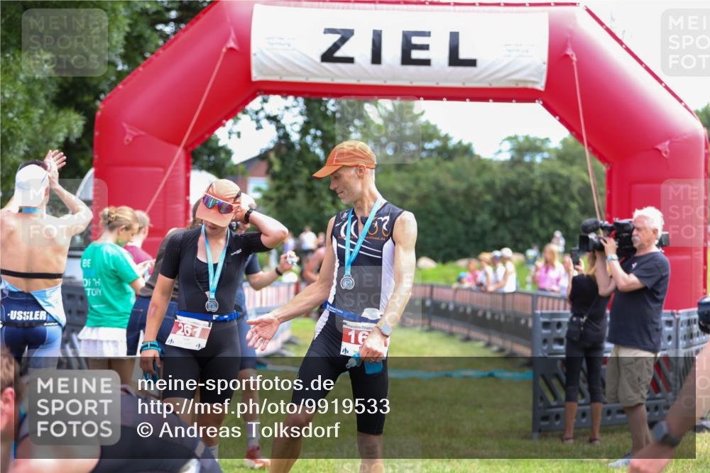 21.06.2026 - 29. Vierlanden-Triathlon Andreas Tolksdorf http://msf.ph/oto/9919533 21.06.2026 12:51:40 Ziel 665, 918, 946 meine-sportfotos.de