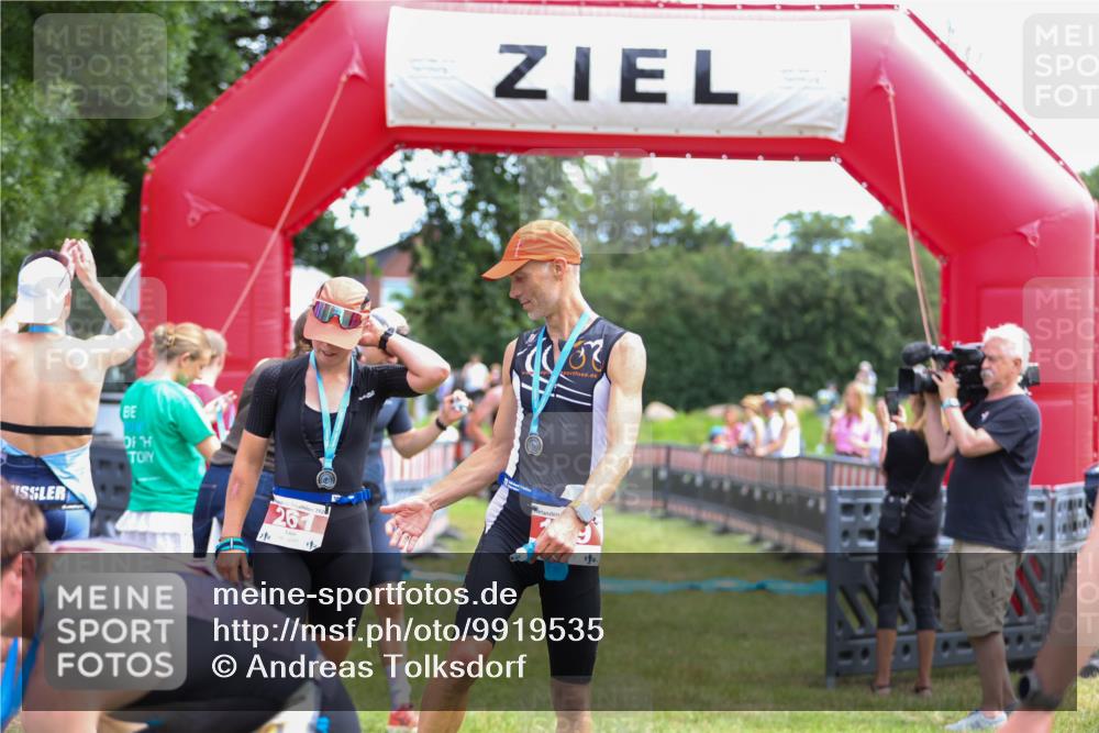 21.06.2026 - 29. Vierlanden-Triathlon Andreas Tolksdorf http://msf.ph/oto/9919535 21.06.2026 12:51:40 Ziel 665, 918, 946 meine-sportfotos.de