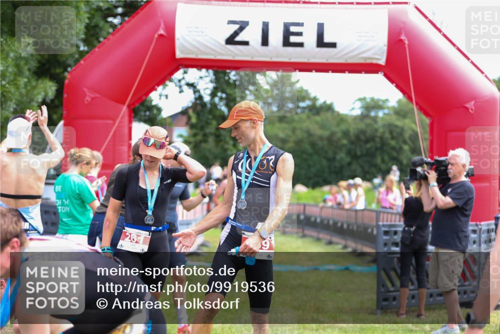 21.06.2026 - 29. Vierlanden-Triathlon Andreas Tolksdorf http://msf.ph/oto/9919536 21.06.2026 12:51:40 Ziel 665, 918, 946 meine-sportfotos.de