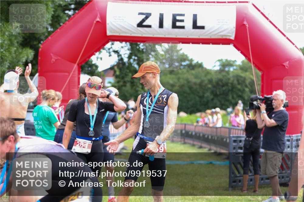 21.06.2026 - 29. Vierlanden-Triathlon Andreas Tolksdorf http://msf.ph/oto/9919537 21.06.2026 12:51:40 Ziel 665, 918, 946 meine-sportfotos.de