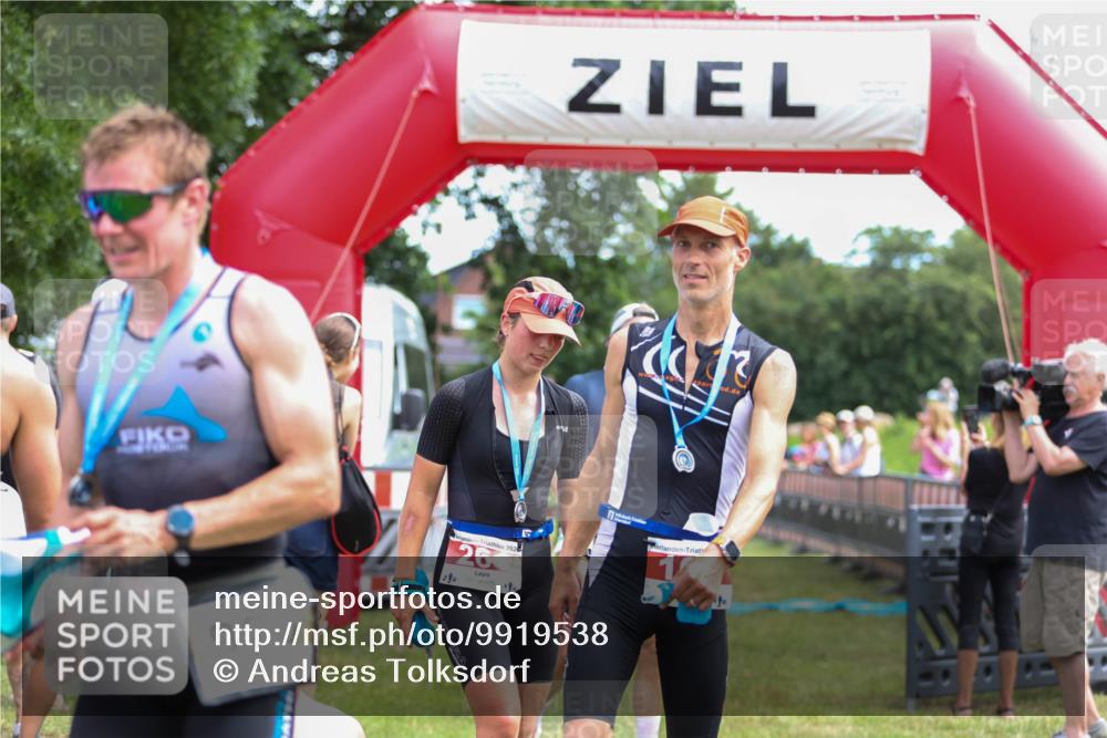 21.06.2026 - 29. Vierlanden-Triathlon Andreas Tolksdorf http://msf.ph/oto/9919538 21.06.2026 12:51:41 Ziel 665, 918, 921, 946 meine-sportfotos.de