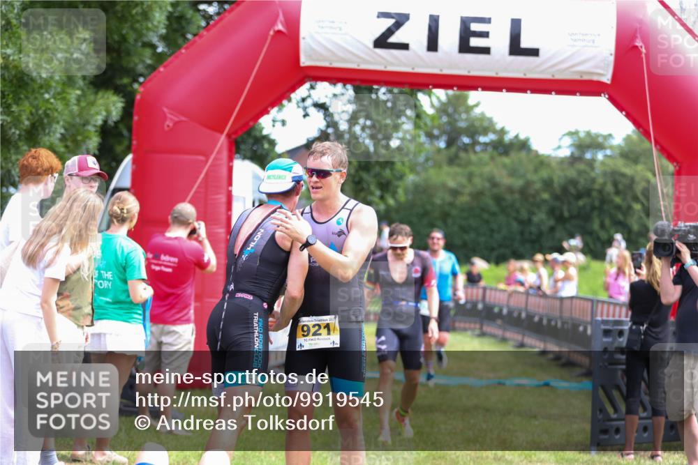 21.06.2026 - 29. Vierlanden-Triathlon Andreas Tolksdorf http://msf.ph/oto/9919545 21.06.2026 12:52:00 Ziel 677, 941, 954, 959, 981 meine-sportfotos.de
