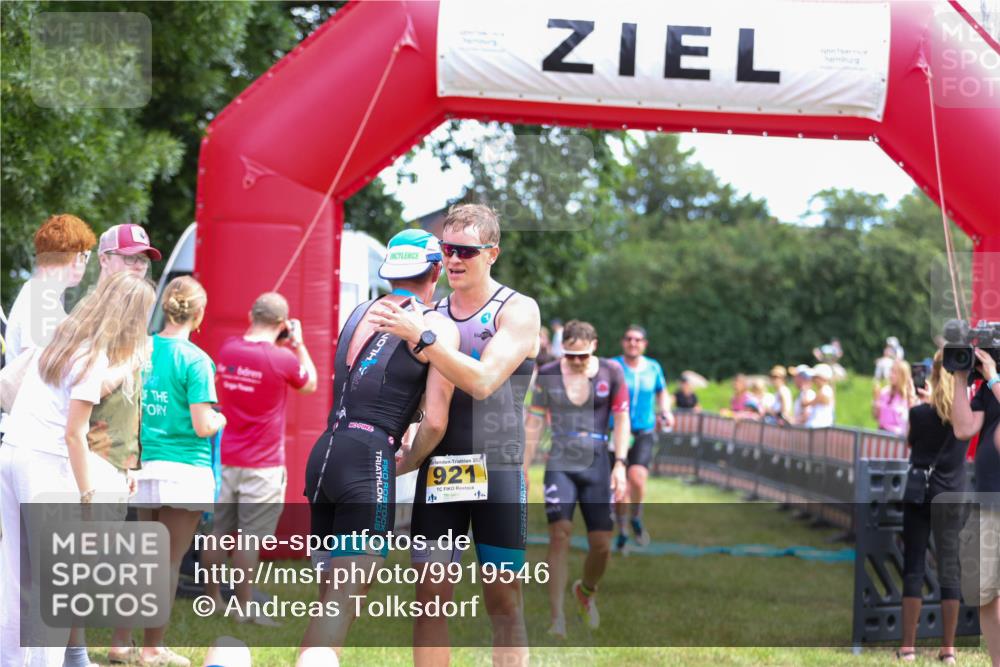 21.06.2026 - 29. Vierlanden-Triathlon Andreas Tolksdorf http://msf.ph/oto/9919546 21.06.2026 12:52:00 Ziel 677, 941, 954, 959, 981 meine-sportfotos.de