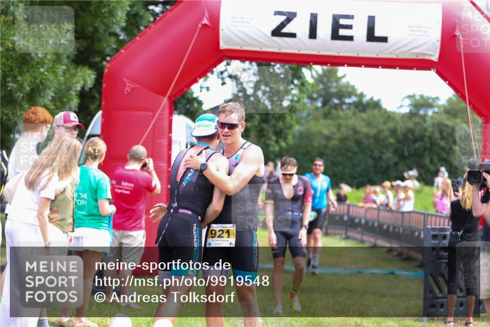 21.06.2026 - 29. Vierlanden-Triathlon Andreas Tolksdorf http://msf.ph/oto/9919548 21.06.2026 12:52:00 Ziel 677, 941, 954, 959, 981 meine-sportfotos.de
