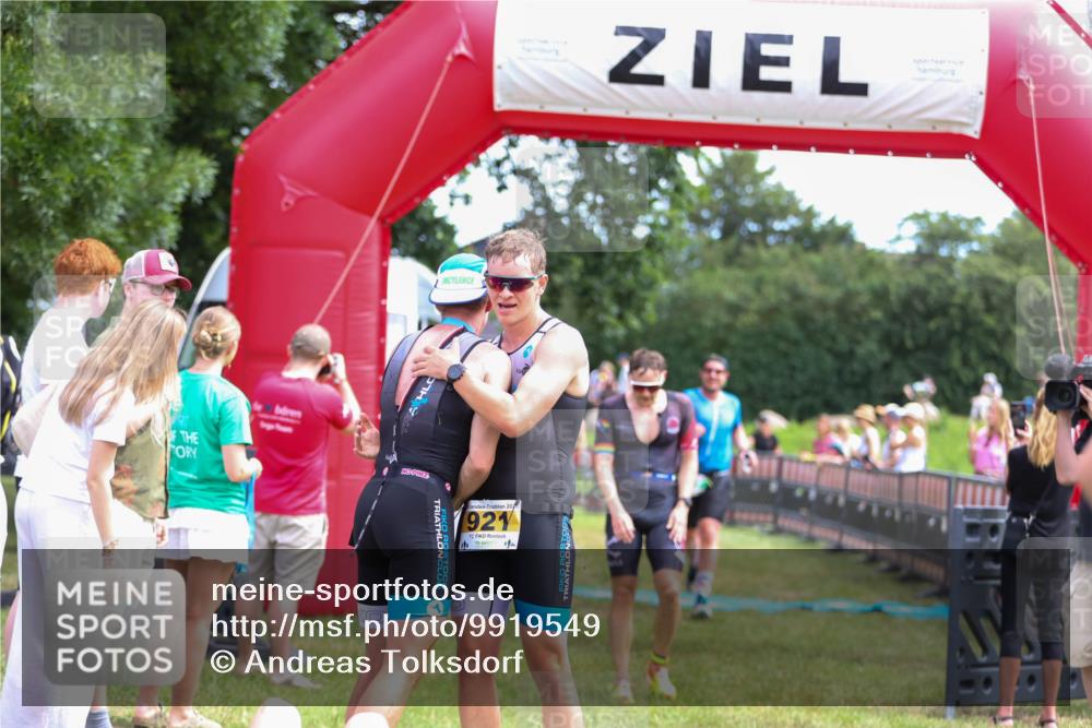 21.06.2026 - 29. Vierlanden-Triathlon Andreas Tolksdorf http://msf.ph/oto/9919549 21.06.2026 12:52:00 Ziel 677, 941, 954, 959, 981 meine-sportfotos.de