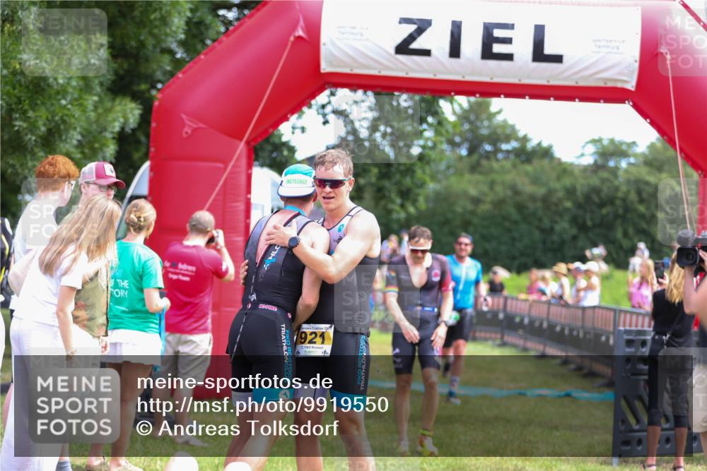 21.06.2026 - 29. Vierlanden-Triathlon Andreas Tolksdorf http://msf.ph/oto/9919550 21.06.2026 12:52:00 Ziel 677, 941, 954, 959, 981 meine-sportfotos.de