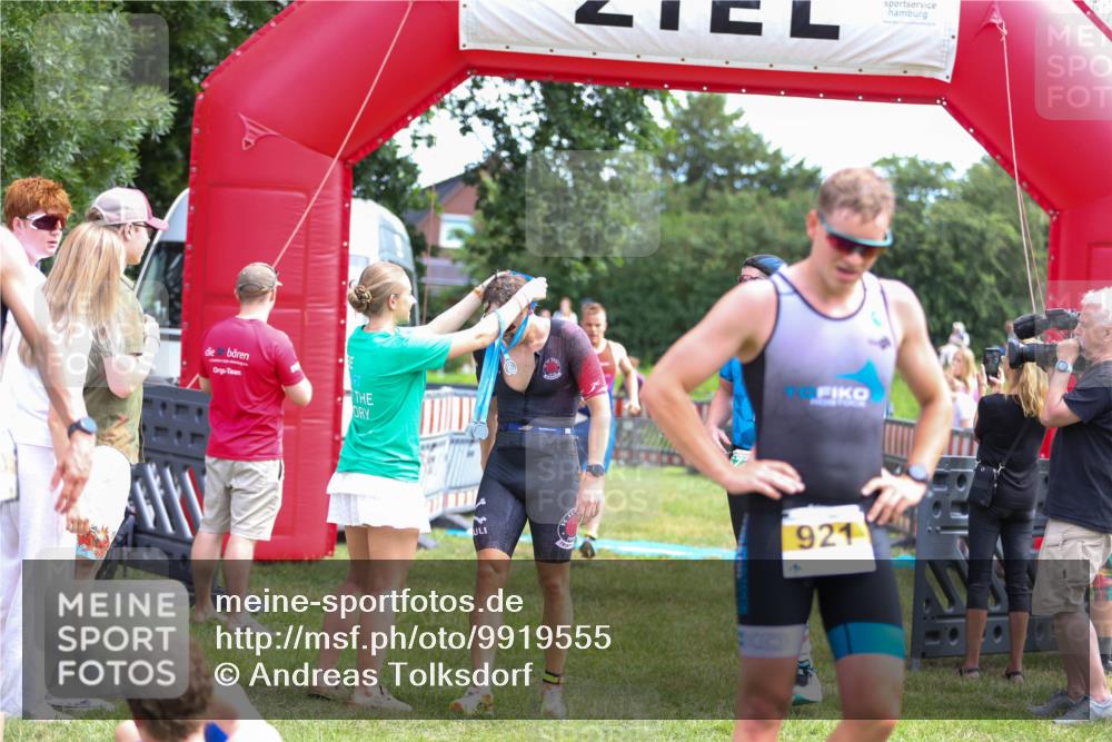 21.06.2026 - 29. Vierlanden-Triathlon Andreas Tolksdorf http://msf.ph/oto/9919555 21.06.2026 12:52:03 Ziel 677, 923, 954, 959, 981 meine-sportfotos.de