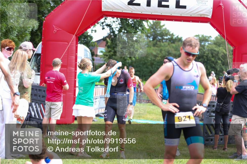 21.06.2026 - 29. Vierlanden-Triathlon Andreas Tolksdorf http://msf.ph/oto/9919556 21.06.2026 12:52:03 Ziel 677, 923, 954, 959, 981 meine-sportfotos.de