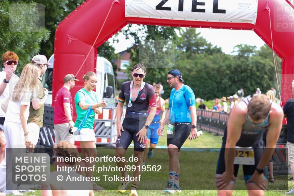 21.06.2026 - 29. Vierlanden-Triathlon Andreas Tolksdorf http://msf.ph/oto/9919562 21.06.2026 12:52:04 Ziel 677, 923, 954, 959, 963, 981 meine-sportfotos.de