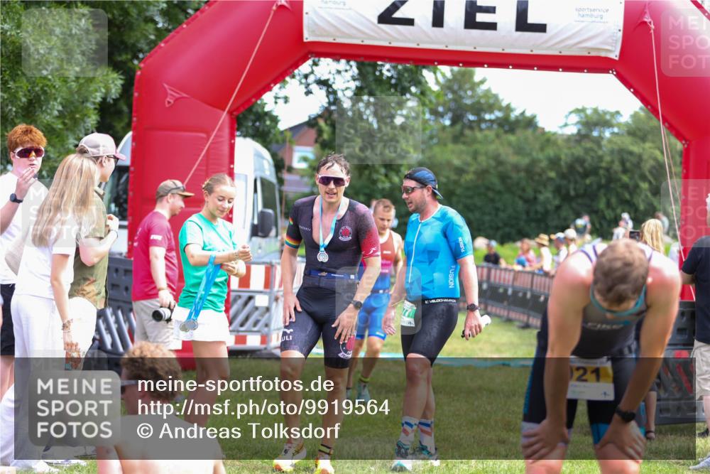 21.06.2026 - 29. Vierlanden-Triathlon Andreas Tolksdorf http://msf.ph/oto/9919564 21.06.2026 12:52:04 Ziel 677, 923, 954, 959, 963, 981 meine-sportfotos.de