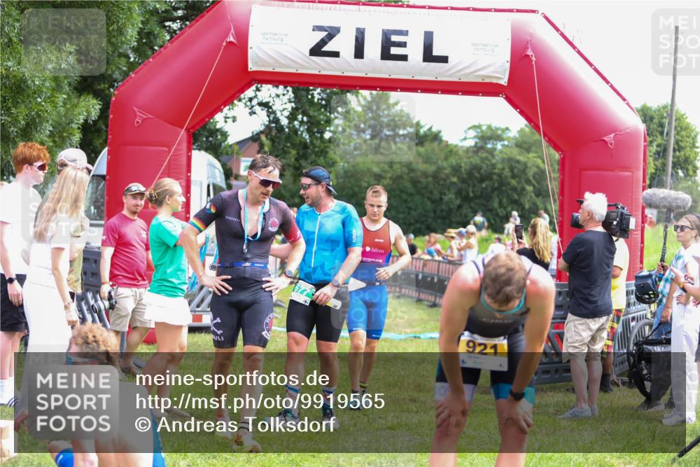21.06.2026 - 29. Vierlanden-Triathlon Andreas Tolksdorf http://msf.ph/oto/9919565 21.06.2026 12:52:06 Ziel 923, 954, 959, 963, 981 meine-sportfotos.de