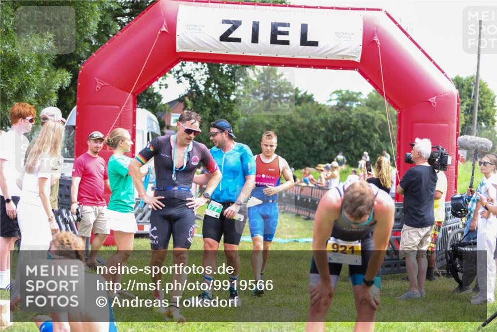 21.06.2026 - 29. Vierlanden-Triathlon Andreas Tolksdorf http://msf.ph/oto/9919566 21.06.2026 12:52:06 Ziel 923, 954, 959, 963, 981 meine-sportfotos.de