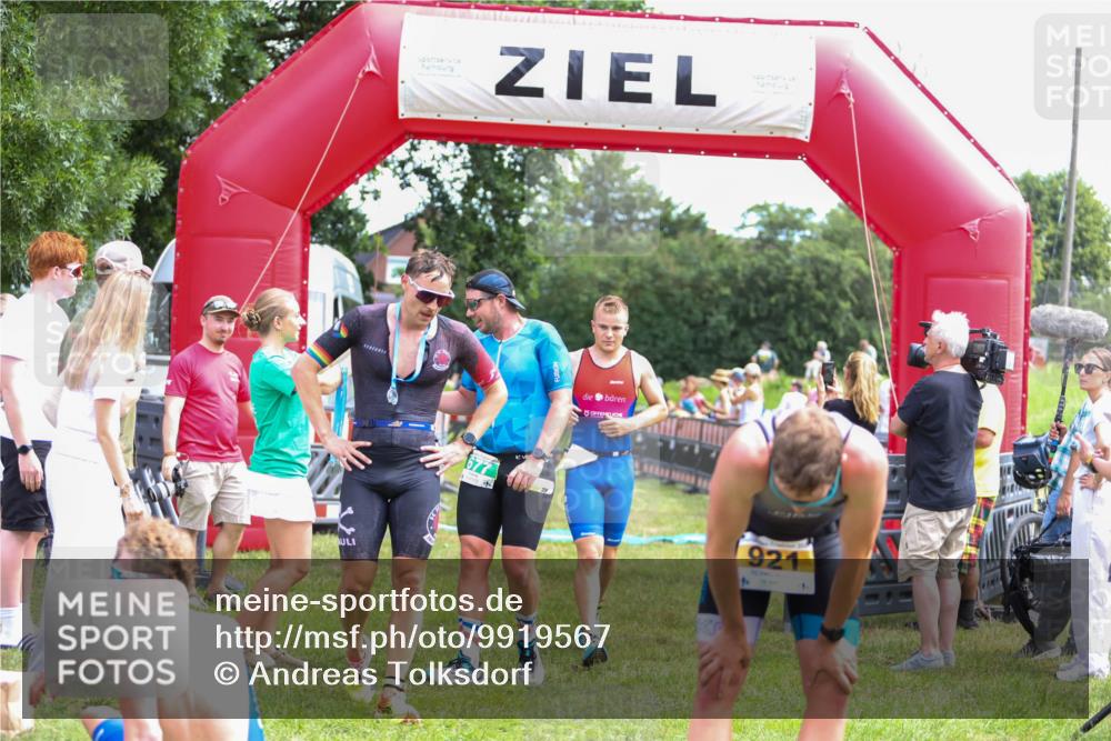 21.06.2026 - 29. Vierlanden-Triathlon Andreas Tolksdorf http://msf.ph/oto/9919567 21.06.2026 12:52:06 Ziel 923, 954, 959, 963, 981 meine-sportfotos.de