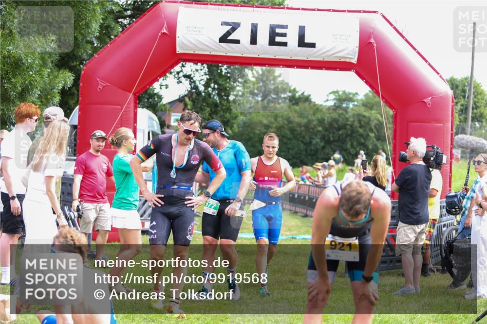 21.06.2026 - 29. Vierlanden-Triathlon Andreas Tolksdorf http://msf.ph/oto/9919568 21.06.2026 12:52:06 Ziel 923, 954, 959, 963, 981 meine-sportfotos.de