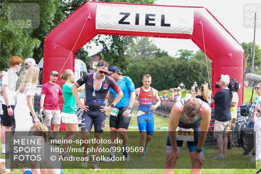 21.06.2026 - 29. Vierlanden-Triathlon Andreas Tolksdorf http://msf.ph/oto/9919569 21.06.2026 12:52:06 Ziel 923, 954, 959, 963, 981 meine-sportfotos.de