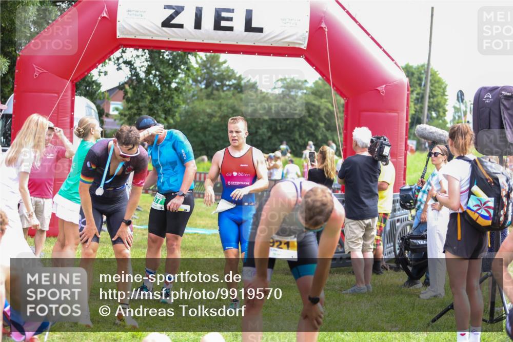 21.06.2026 - 29. Vierlanden-Triathlon Andreas Tolksdorf http://msf.ph/oto/9919570 21.06.2026 12:52:07 Ziel 923, 954, 959, 963, 981 meine-sportfotos.de