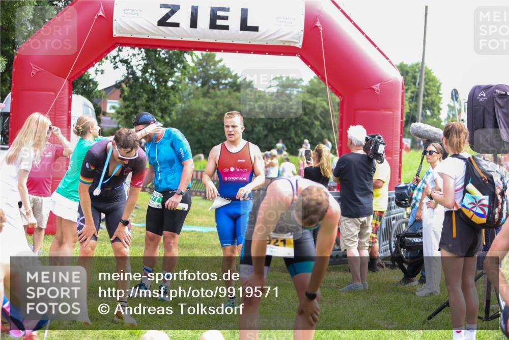 21.06.2026 - 29. Vierlanden-Triathlon Andreas Tolksdorf http://msf.ph/oto/9919571 21.06.2026 12:52:07 Ziel 923, 954, 959, 963, 981 meine-sportfotos.de