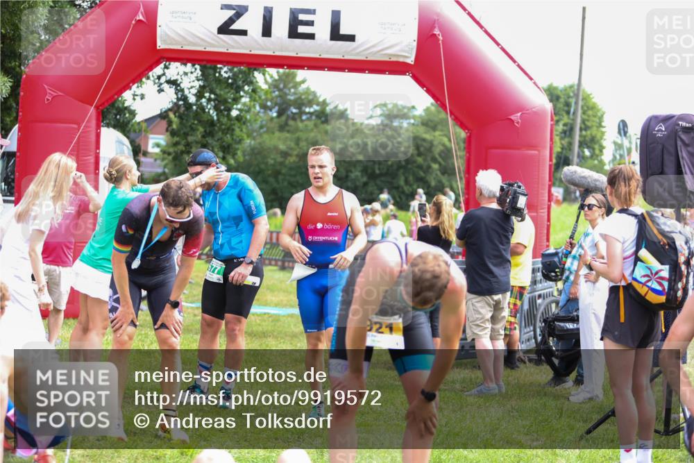 21.06.2026 - 29. Vierlanden-Triathlon Andreas Tolksdorf http://msf.ph/oto/9919572 21.06.2026 12:52:07 Ziel 923, 954, 959, 963, 981 meine-sportfotos.de
