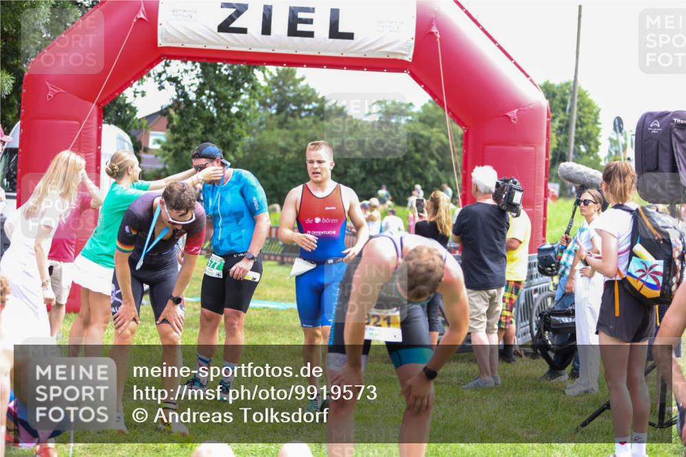 21.06.2026 - 29. Vierlanden-Triathlon Andreas Tolksdorf http://msf.ph/oto/9919573 21.06.2026 12:52:07 Ziel 923, 954, 959, 963, 981 meine-sportfotos.de