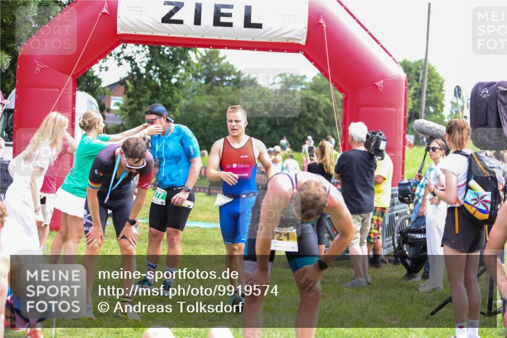 21.06.2026 - 29. Vierlanden-Triathlon Andreas Tolksdorf http://msf.ph/oto/9919574 21.06.2026 12:52:07 Ziel 923, 954, 959, 963, 981 meine-sportfotos.de