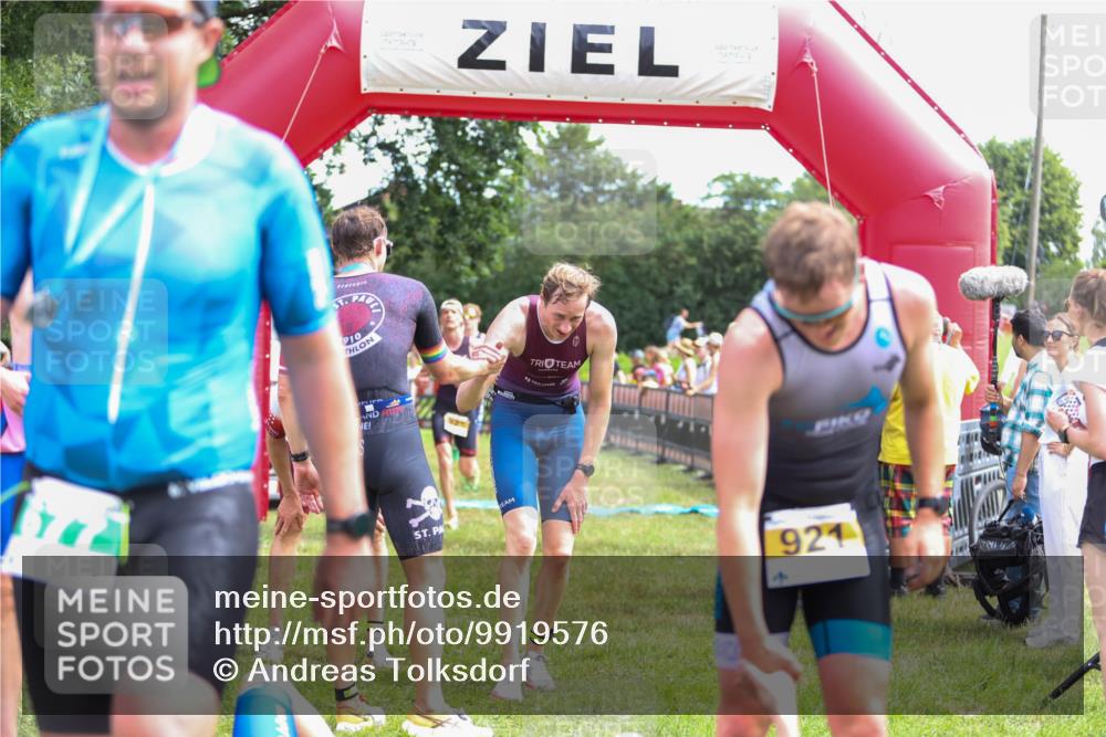 21.06.2026 - 29. Vierlanden-Triathlon Andreas Tolksdorf http://msf.ph/oto/9919576 21.06.2026 12:52:14 Ziel 917, 923, 950, 954, 963, 981 meine-sportfotos.de