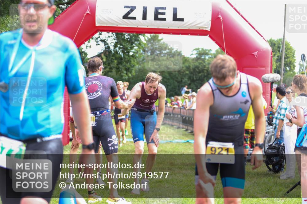 21.06.2026 - 29. Vierlanden-Triathlon Andreas Tolksdorf http://msf.ph/oto/9919577 21.06.2026 12:52:14 Ziel 917, 923, 950, 954, 963, 981 meine-sportfotos.de