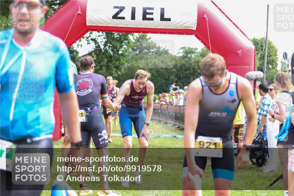 21.06.2026 - 29. Vierlanden-Triathlon Andreas Tolksdorf http://msf.ph/oto/9919578 21.06.2026 12:52:14 Ziel 917, 923, 950, 954, 963, 981 meine-sportfotos.de