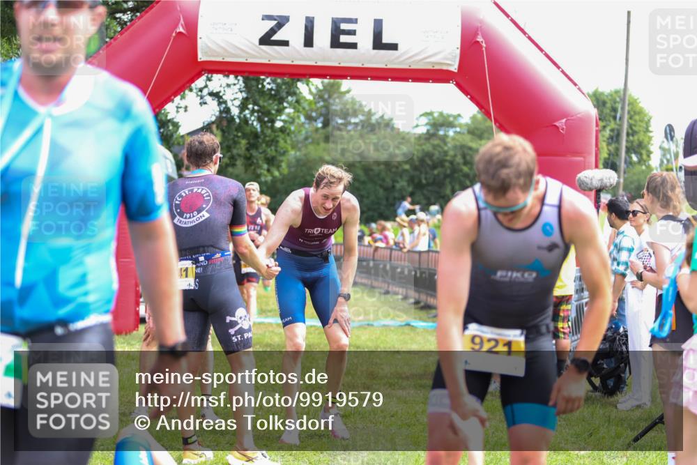 21.06.2026 - 29. Vierlanden-Triathlon Andreas Tolksdorf http://msf.ph/oto/9919579 21.06.2026 12:52:14 Ziel 917, 923, 950, 954, 963, 981 meine-sportfotos.de