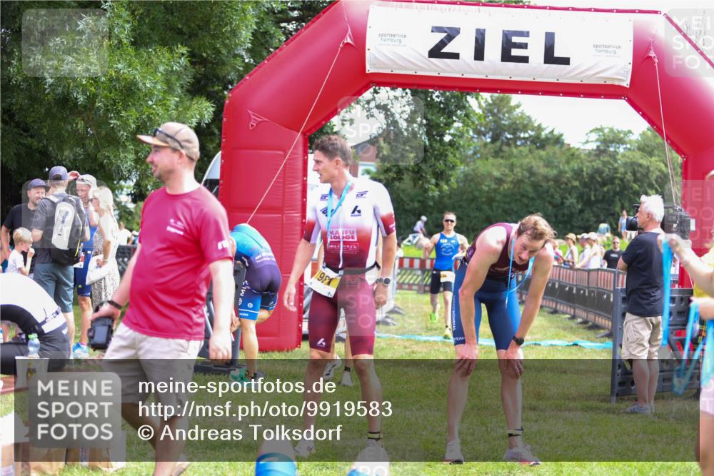 21.06.2026 - 29. Vierlanden-Triathlon Andreas Tolksdorf http://msf.ph/oto/9919583 21.06.2026 12:52:22 Ziel 917, 950 meine-sportfotos.de