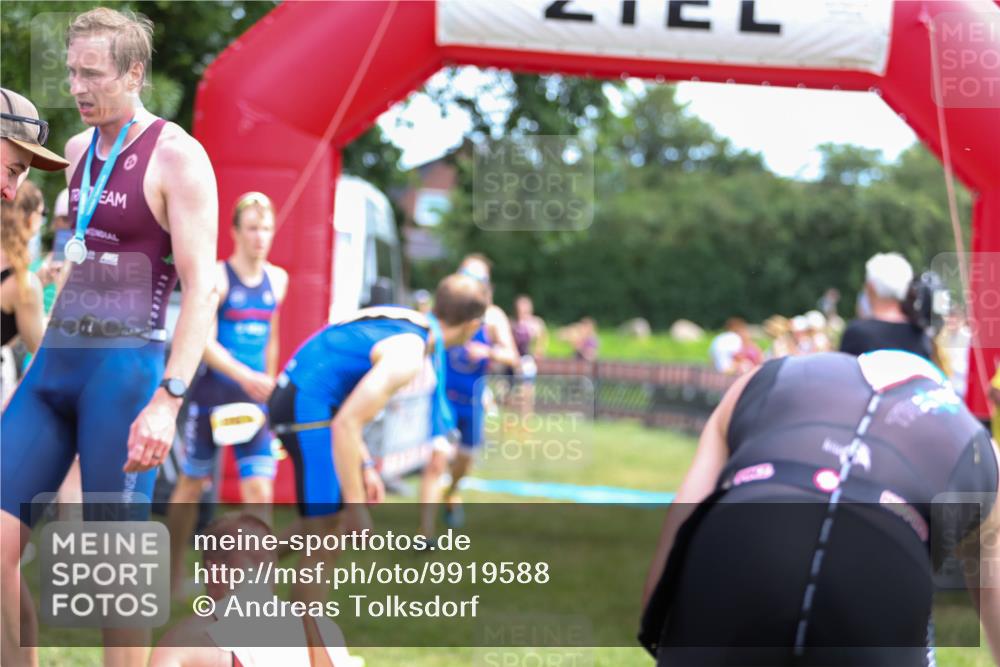 21.06.2026 - 29. Vierlanden-Triathlon Andreas Tolksdorf http://msf.ph/oto/9919588 21.06.2026 12:52:35 Ziel 51, 951, 956, 977 meine-sportfotos.de