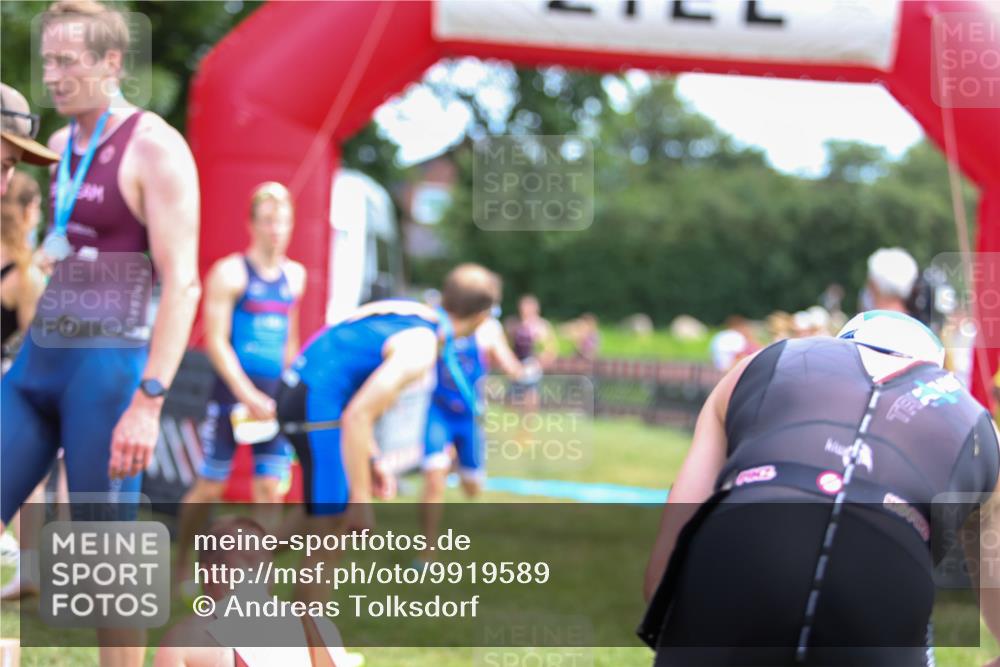 21.06.2026 - 29. Vierlanden-Triathlon Andreas Tolksdorf http://msf.ph/oto/9919589 21.06.2026 12:52:35 Ziel 51, 951, 956, 977 meine-sportfotos.de
