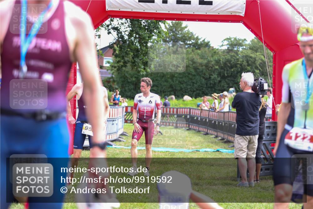 21.06.2026 - 29. Vierlanden-Triathlon Andreas Tolksdorf http://msf.ph/oto/9919592 21.06.2026 12:52:46 Ziel 56, 977 meine-sportfotos.de