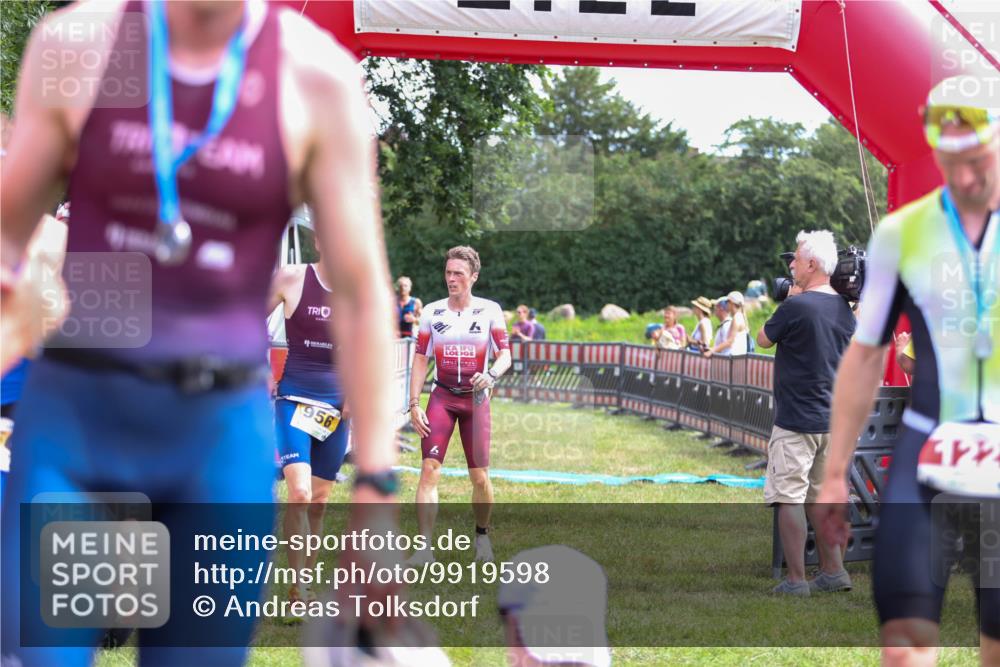 21.06.2026 - 29. Vierlanden-Triathlon Andreas Tolksdorf http://msf.ph/oto/9919598 21.06.2026 12:52:46 Ziel 56, 977 meine-sportfotos.de