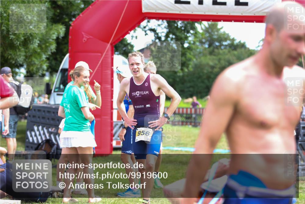 21.06.2026 - 29. Vierlanden-Triathlon Andreas Tolksdorf http://msf.ph/oto/9919600 21.06.2026 12:52:56 Ziel  meine-sportfotos.de