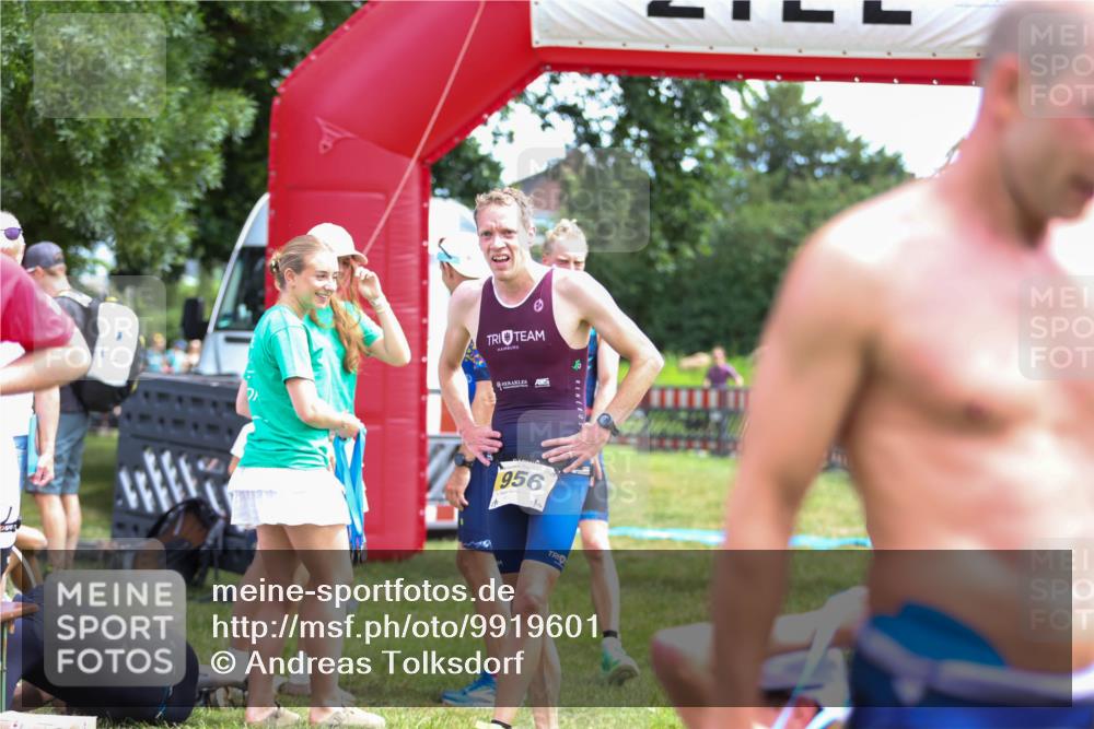 21.06.2026 - 29. Vierlanden-Triathlon Andreas Tolksdorf http://msf.ph/oto/9919601 21.06.2026 12:52:56 Ziel  meine-sportfotos.de