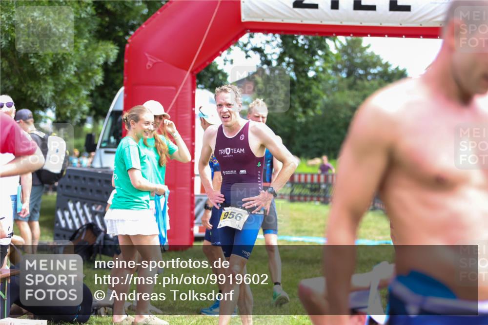 21.06.2026 - 29. Vierlanden-Triathlon Andreas Tolksdorf http://msf.ph/oto/9919602 21.06.2026 12:52:57 Ziel 944 meine-sportfotos.de