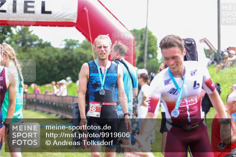 21.06.2026 - 29. Vierlanden-Triathlon Andreas Tolksdorf http://msf.ph/oto/9919606 21.06.2026 12:53:07 Ziel 944, 962 meine-sportfotos.de
