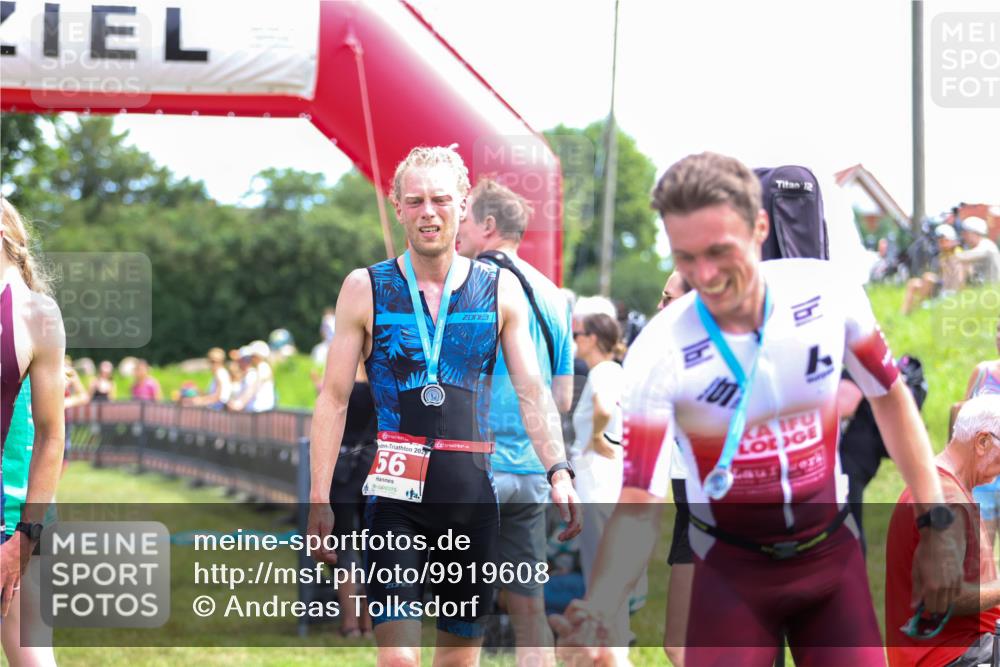 21.06.2026 - 29. Vierlanden-Triathlon Andreas Tolksdorf http://msf.ph/oto/9919608 21.06.2026 12:53:07 Ziel 944, 962 meine-sportfotos.de