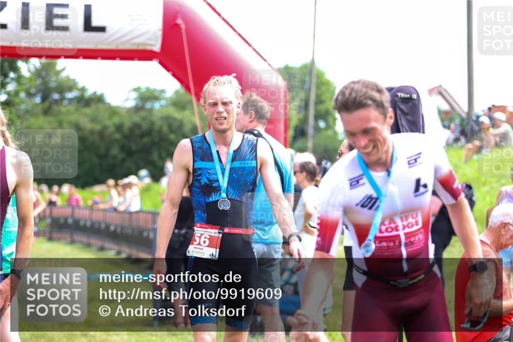 21.06.2026 - 29. Vierlanden-Triathlon Andreas Tolksdorf http://msf.ph/oto/9919609 21.06.2026 12:53:07 Ziel 944, 962 meine-sportfotos.de