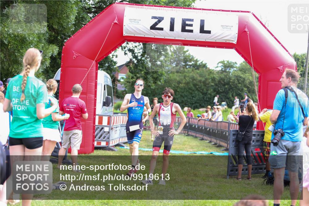 21.06.2026 - 29. Vierlanden-Triathlon Andreas Tolksdorf http://msf.ph/oto/9919613 21.06.2026 12:53:18 Ziel 915, 958, 962, 970, 971 meine-sportfotos.de