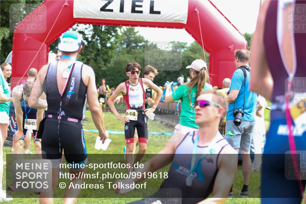 21.06.2026 - 29. Vierlanden-Triathlon Andreas Tolksdorf http://msf.ph/oto/9919618 21.06.2026 12:53:22 Ziel 21, 915, 958, 962, 970, 971 meine-sportfotos.de