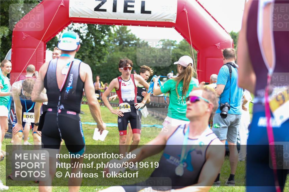 21.06.2026 - 29. Vierlanden-Triathlon Andreas Tolksdorf http://msf.ph/oto/9919619 21.06.2026 12:53:22 Ziel 21, 915, 958, 962, 970, 971 meine-sportfotos.de
