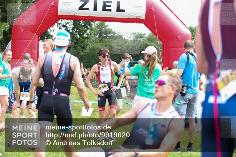 21.06.2026 - 29. Vierlanden-Triathlon Andreas Tolksdorf http://msf.ph/oto/9919620 21.06.2026 12:53:22 Ziel 21, 915, 958, 962, 970, 971 meine-sportfotos.de