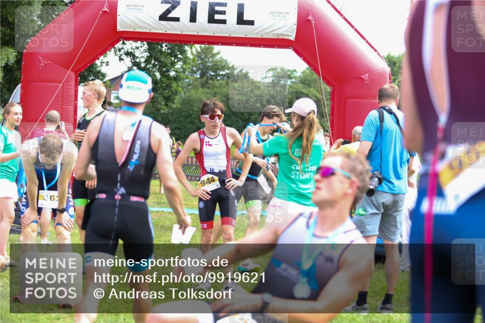 21.06.2026 - 29. Vierlanden-Triathlon Andreas Tolksdorf http://msf.ph/oto/9919621 21.06.2026 12:53:22 Ziel 21, 915, 958, 962, 970, 971 meine-sportfotos.de
