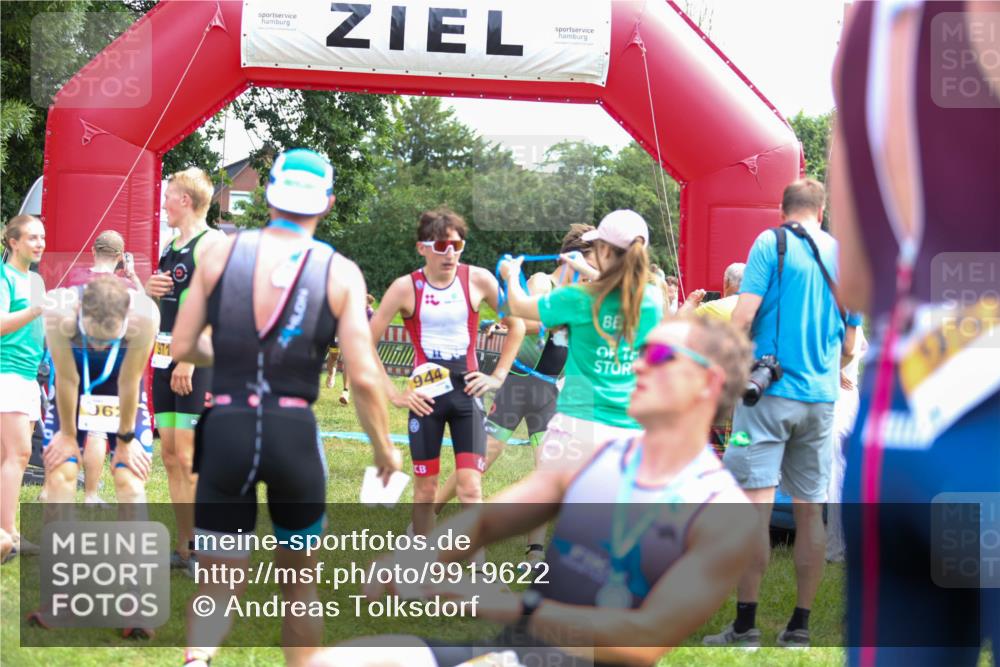 21.06.2026 - 29. Vierlanden-Triathlon Andreas Tolksdorf http://msf.ph/oto/9919622 21.06.2026 12:53:22 Ziel 21, 915, 958, 962, 970, 971 meine-sportfotos.de