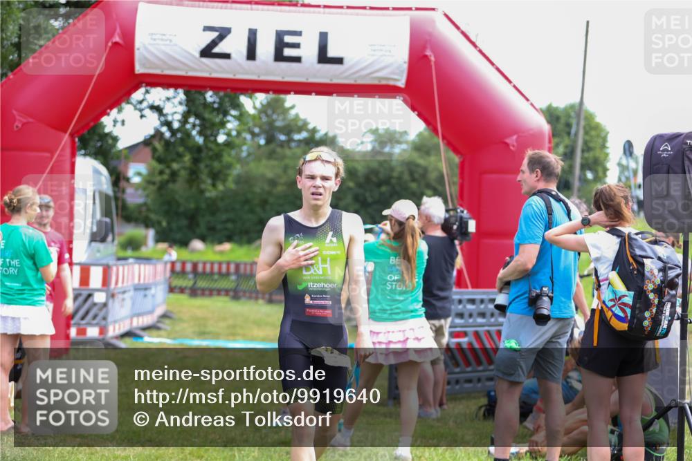 21.06.2026 - 29. Vierlanden-Triathlon Andreas Tolksdorf http://msf.ph/oto/9919640 21.06.2026 12:53:59 Ziel 967 meine-sportfotos.de